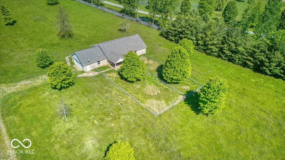 813 S 400 W Bargersville, IN 46106