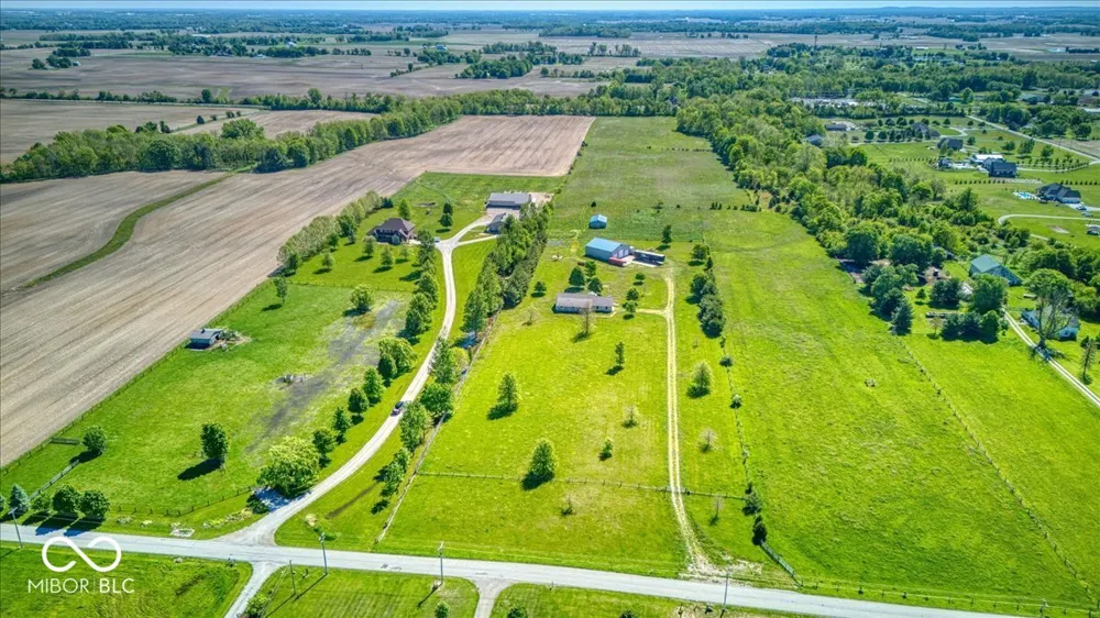 813 S 400 W Bargersville, IN 46106