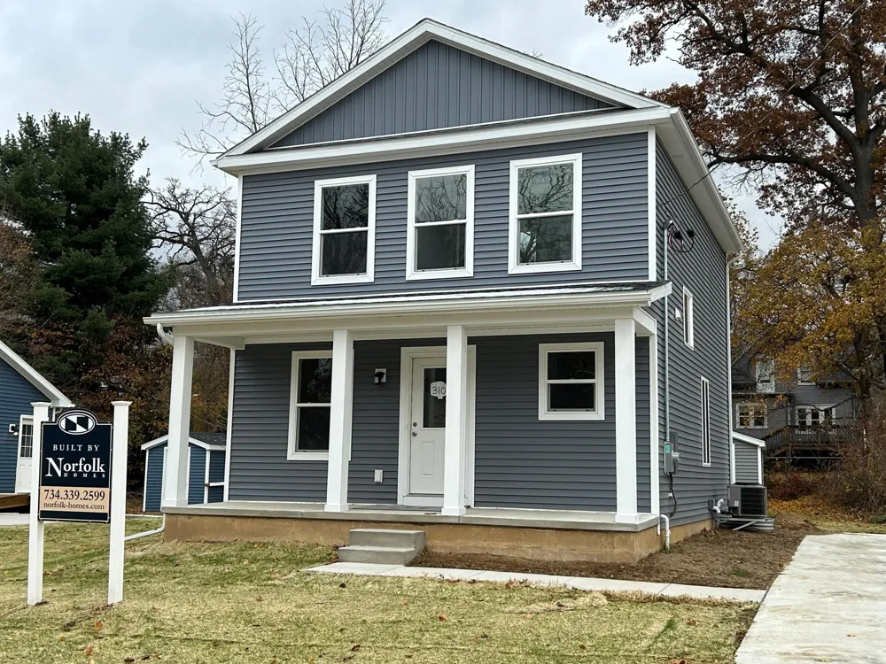 709 Lansing Avenue Jackson City, MI 49202