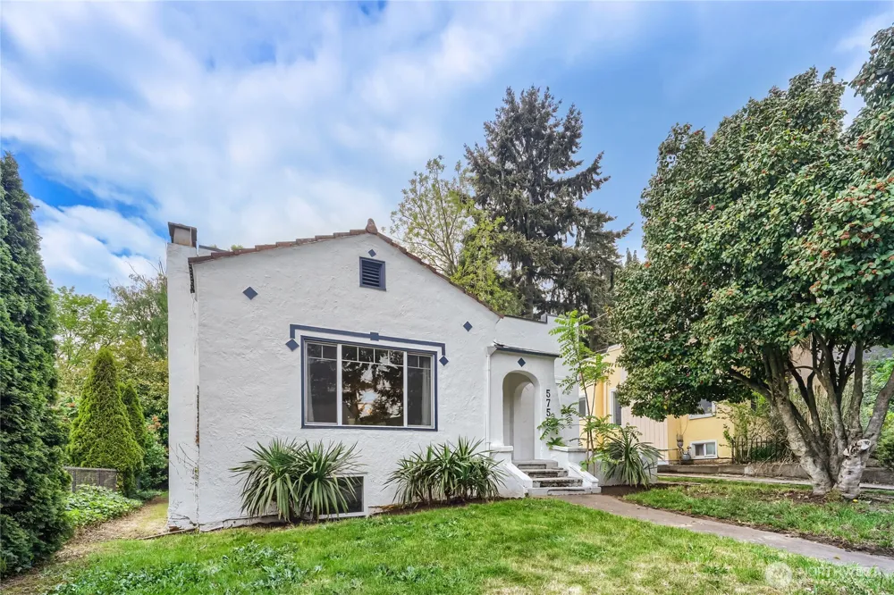 5755 25th Avenue NE Seattle, WA 98105