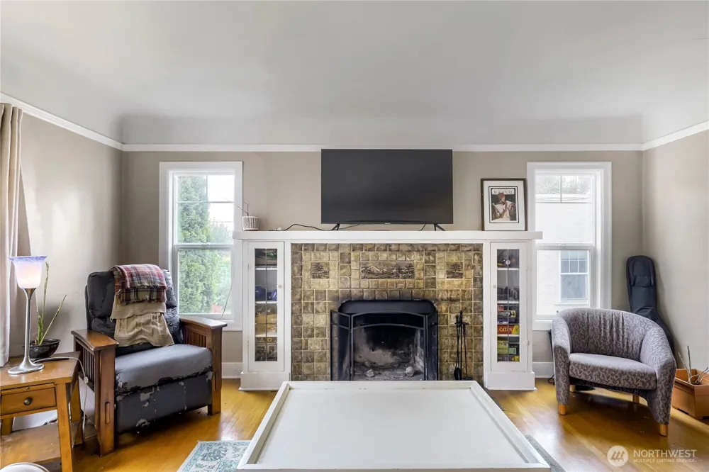 5755 25th Avenue NE Seattle, WA 98105