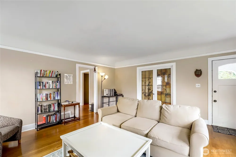 5755 25th Avenue NE Seattle, WA 98105