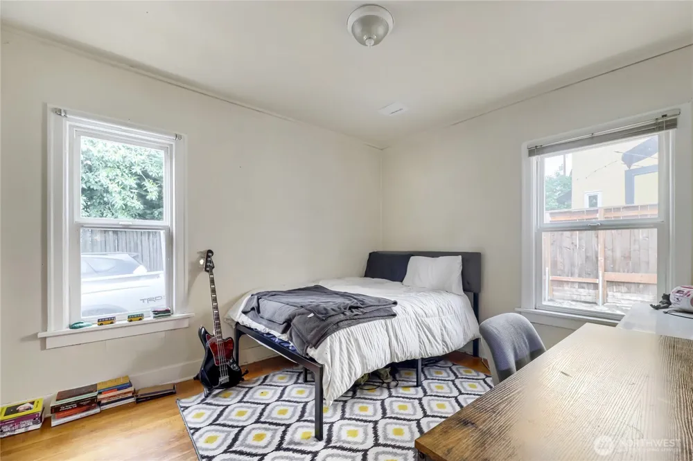 5755 25th Avenue NE Seattle, WA 98105