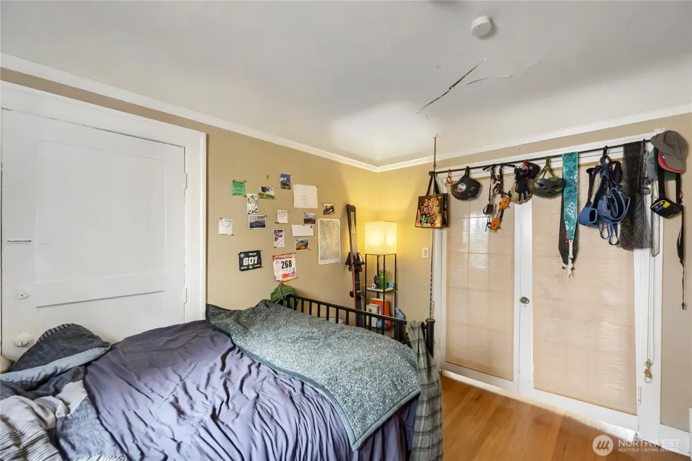 5755 25th Avenue NE Seattle, WA 98105