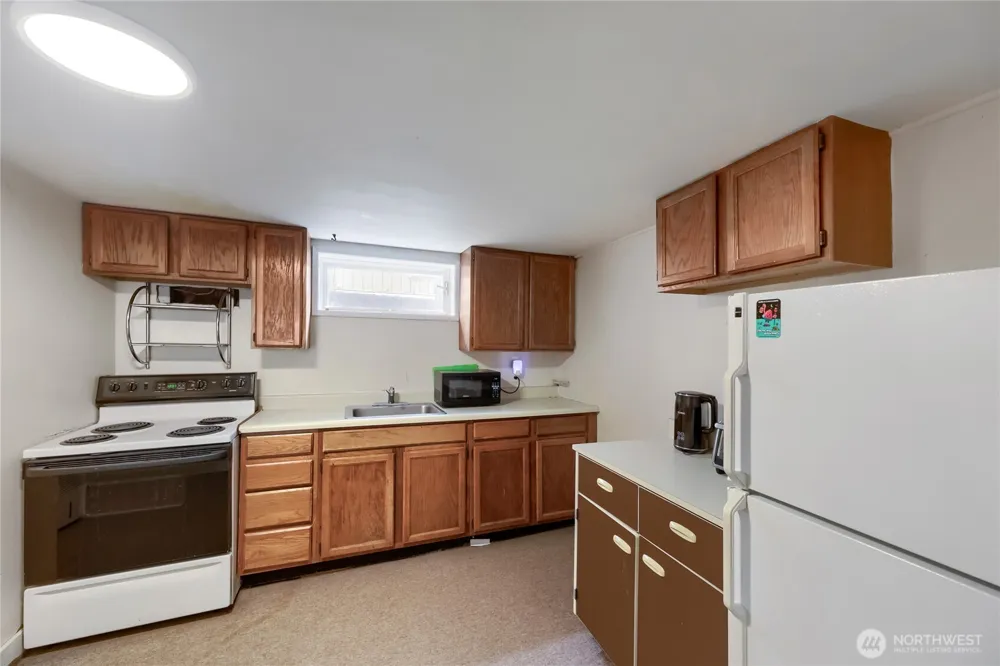 5755 25th Avenue NE Seattle, WA 98105