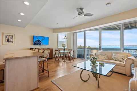260 Dune Road #89
