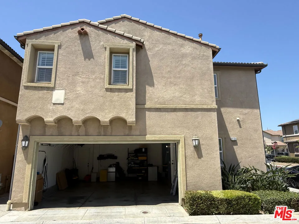 9135 S Cullen Way Inglewood, CA 90305