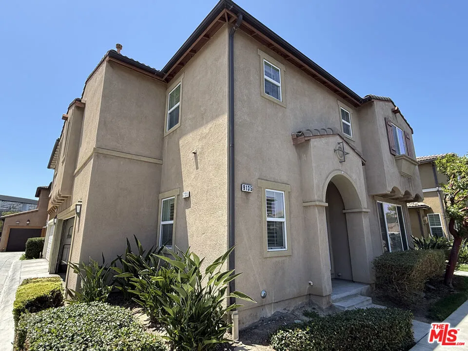 9135 S Cullen Way Inglewood, CA 90305