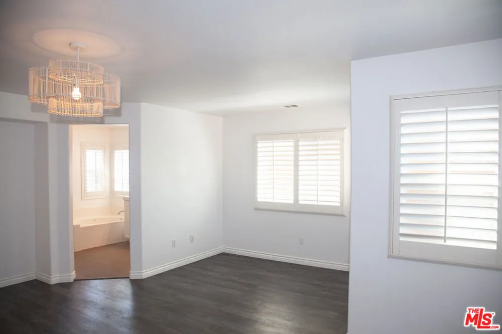 9135 S Cullen Way Inglewood, CA 90305
