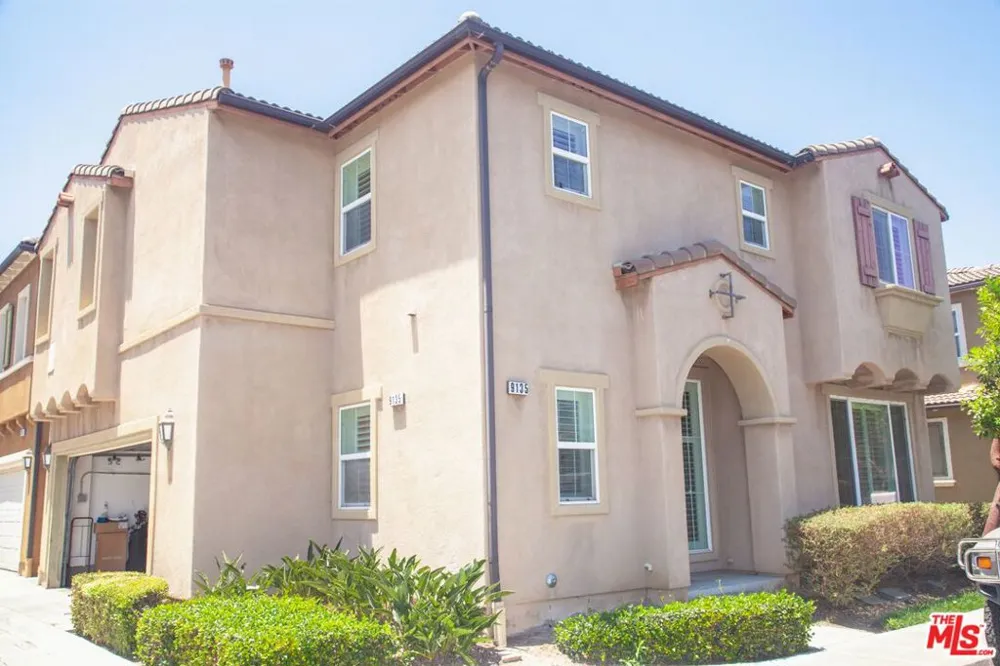 9135 S Cullen Way Inglewood, CA 90305