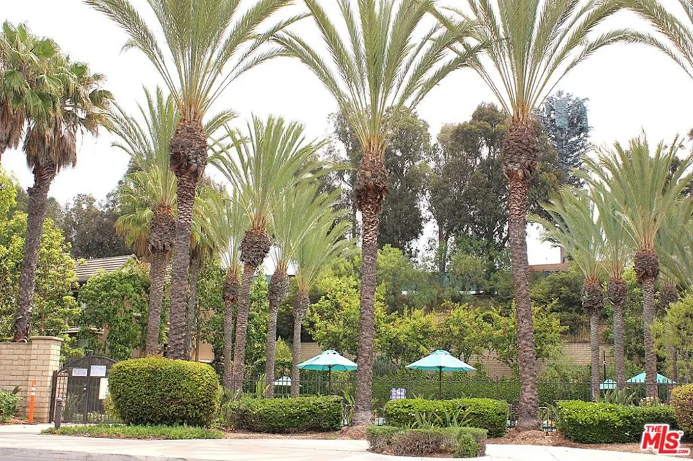 9135 S Cullen Way Inglewood, CA 90305