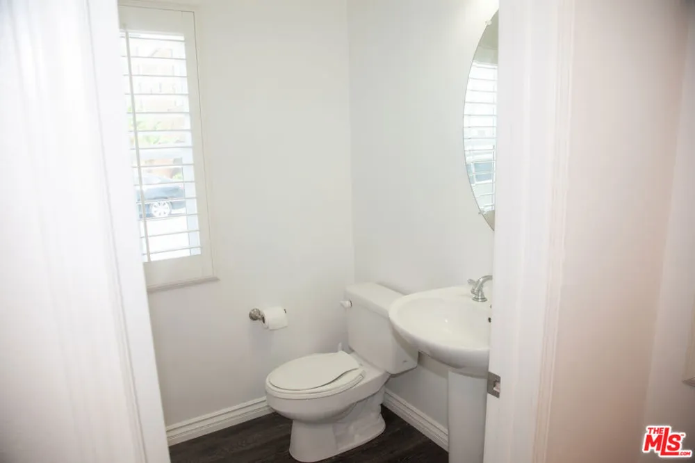 9135 S Cullen Way Inglewood, CA 90305