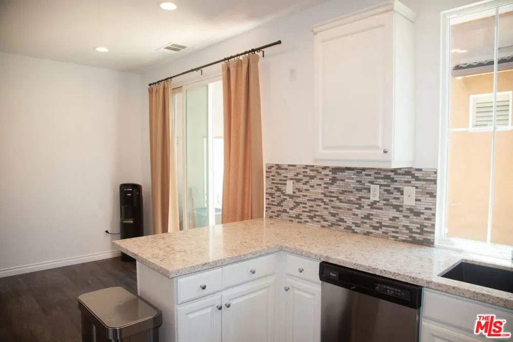 9135 S Cullen Way Inglewood, CA 90305