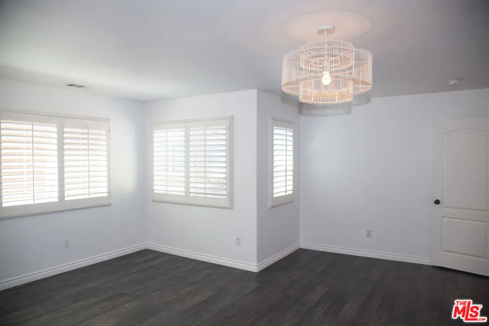 9135 S Cullen Way Inglewood, CA 90305