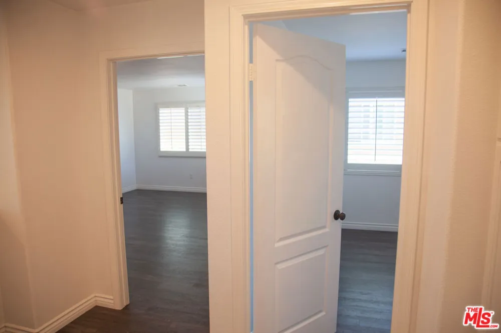9135 S Cullen Way Inglewood, CA 90305