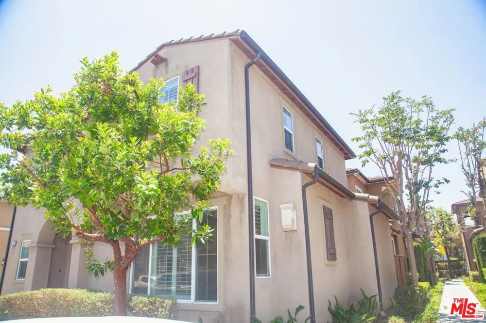 9135 S Cullen Way Inglewood, CA 90305