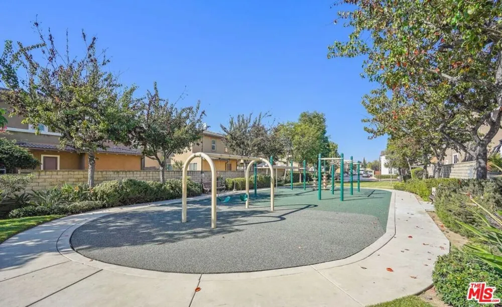 9135 S Cullen Way Inglewood, CA 90305