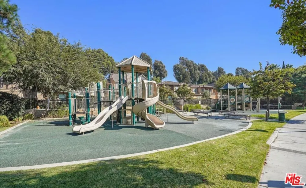 9135 S Cullen Way Inglewood, CA 90305