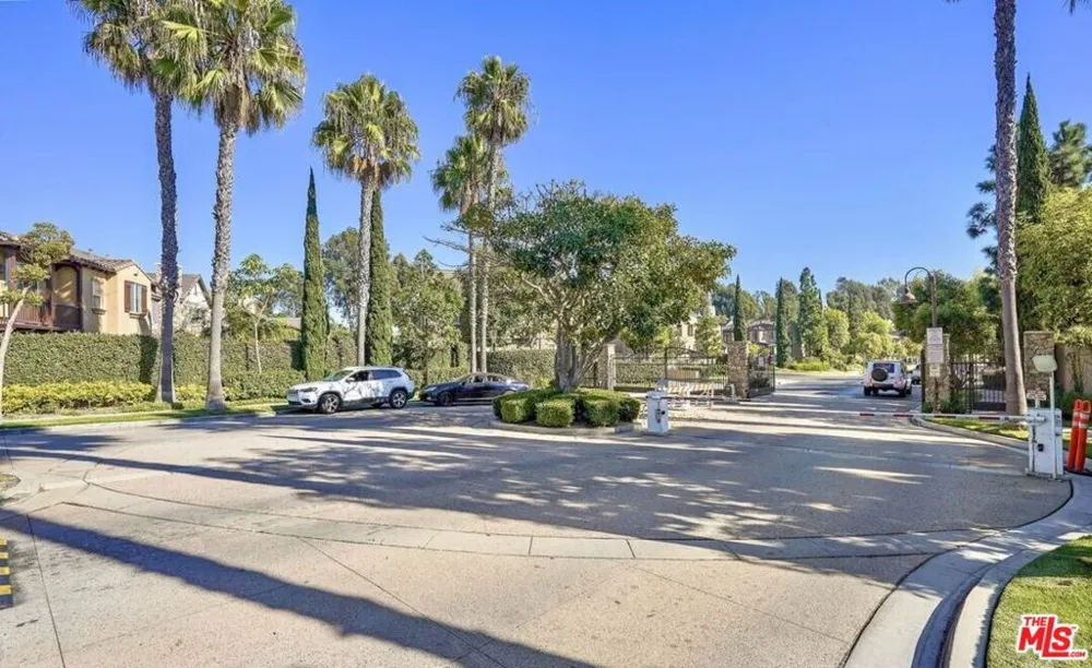 9135 S Cullen Way Inglewood, CA 90305