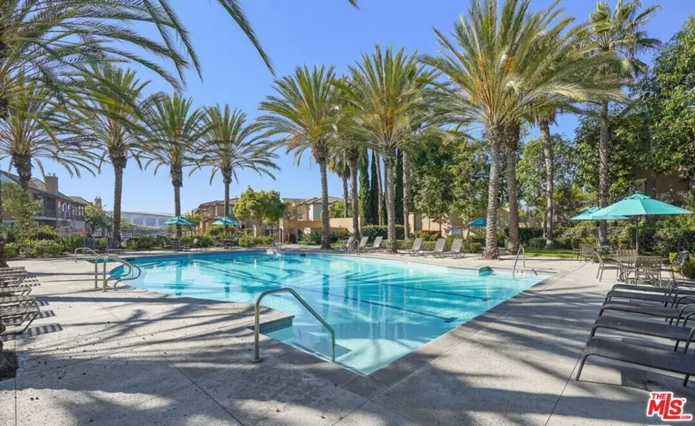 9135 S Cullen Way Inglewood, CA 90305