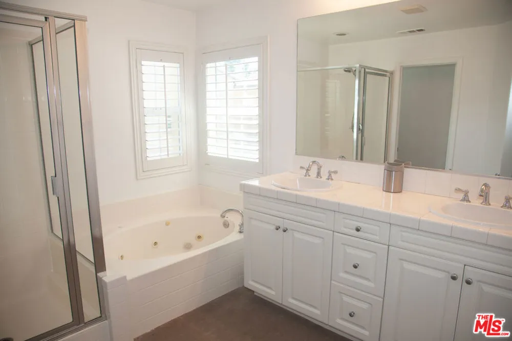 9135 S Cullen Way Inglewood, CA 90305
