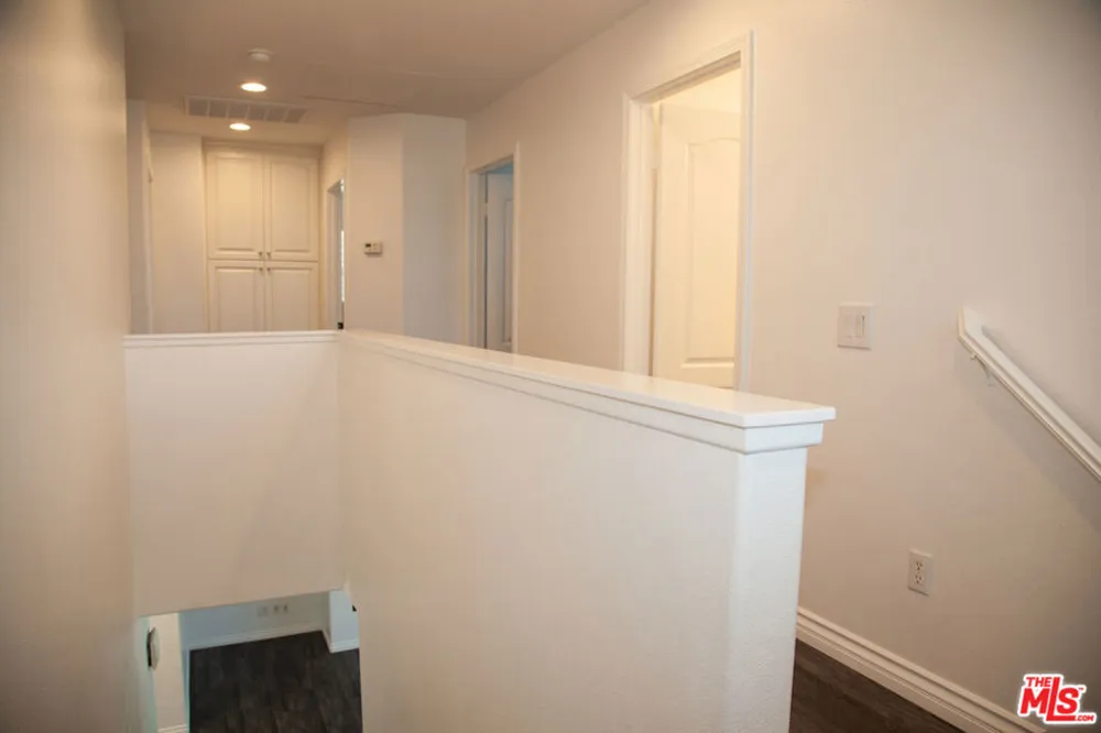 9135 S Cullen Way Inglewood, CA 90305