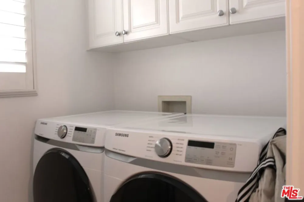9135 S Cullen Way Inglewood, CA 90305