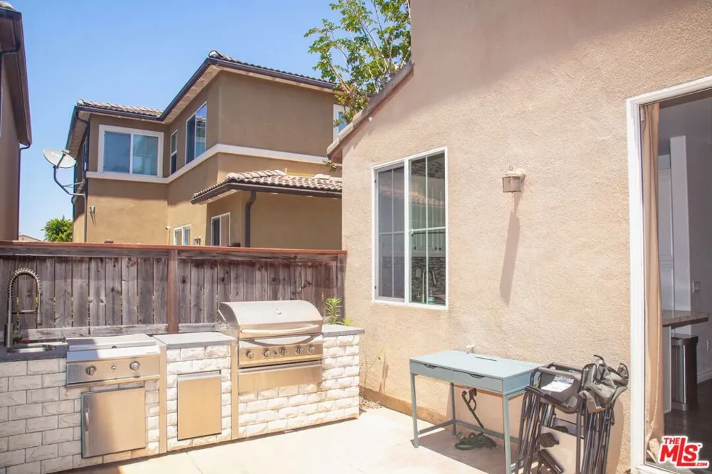 9135 S Cullen Way Inglewood, CA 90305