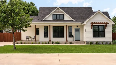 402 E Ash Drive