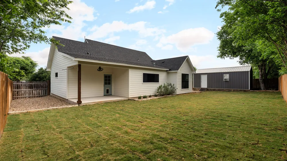 402 E Ash Drive Johnson City, TX 78636