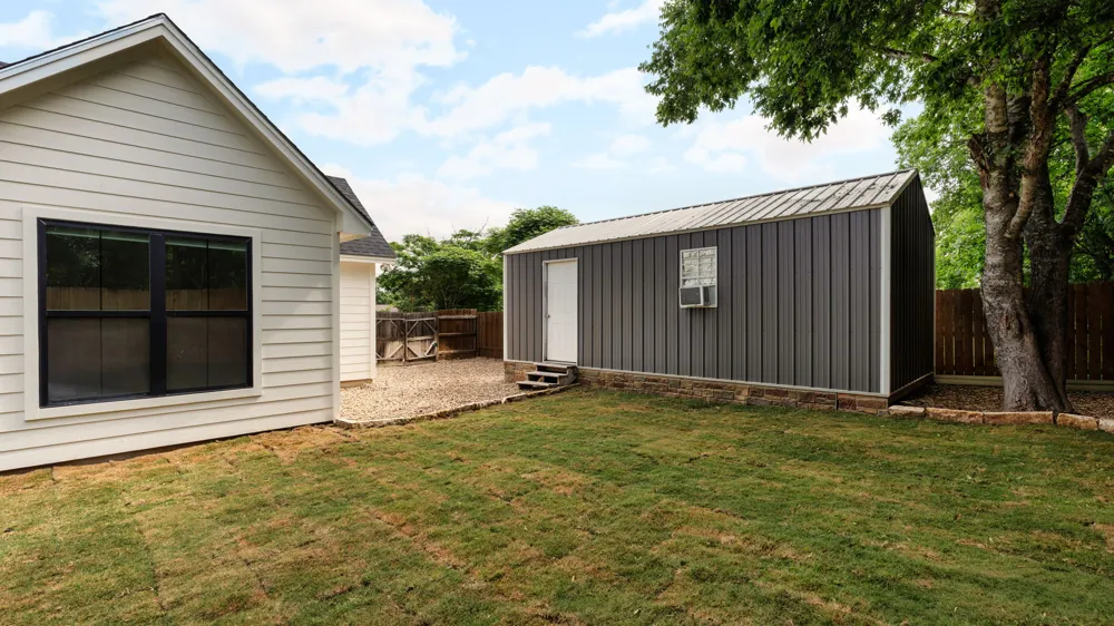 402 E Ash Drive Johnson City, TX 78636