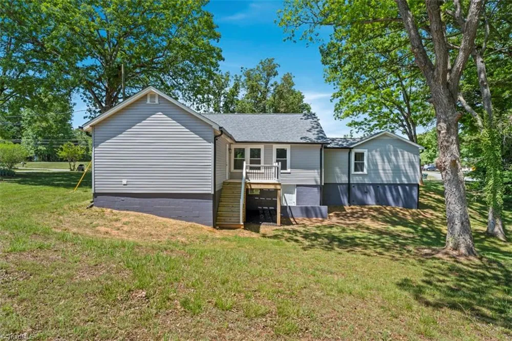 632 Stokesburg Road Walnut Cove, NC 27052