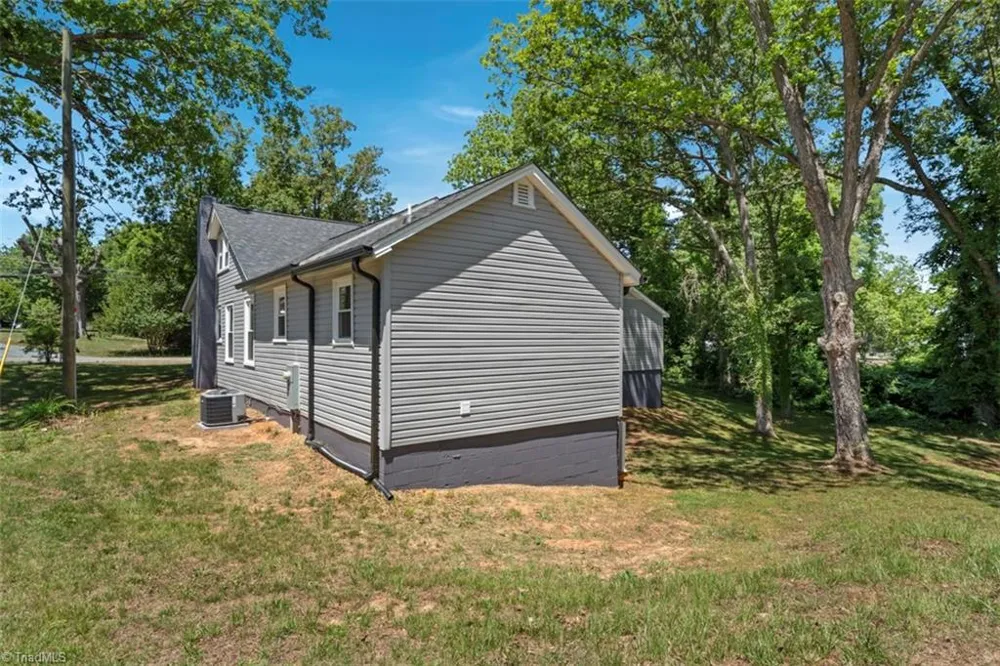 632 Stokesburg Road Walnut Cove, NC 27052
