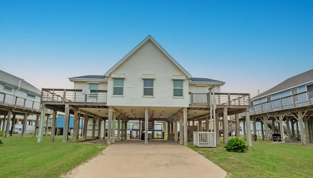 12922 Jolly Roger Drive Freeport, TX 77541
