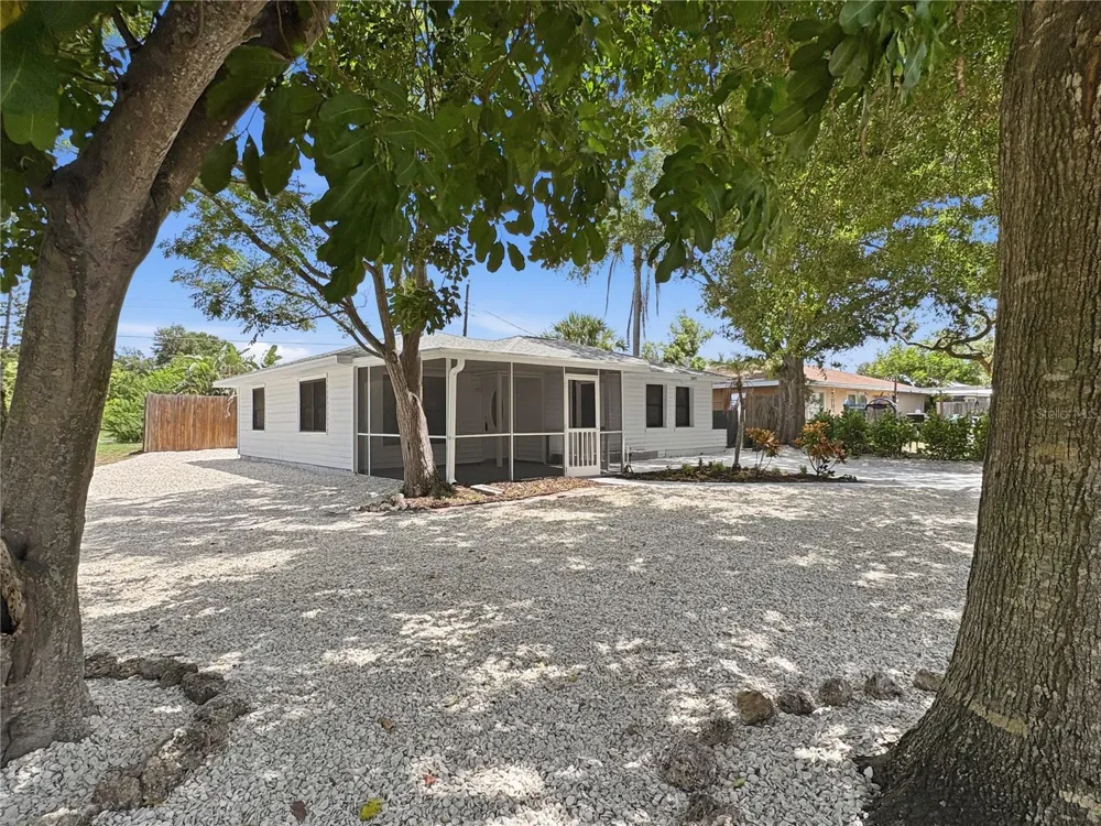 2847 OAK STREET Sarasota, FL 34237