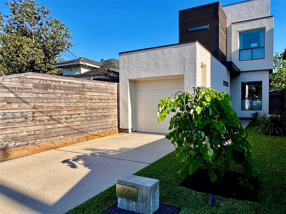 908 East 23rd