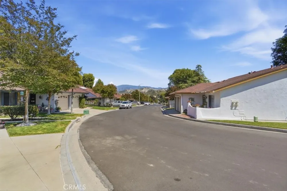 19427 Oak Crossing Newhall, CA 91321