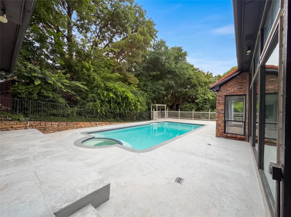 2405 Castle Rock Road Arlington, TX 76006