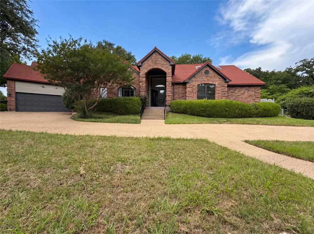 2405 Castle Rock Road Arlington, TX 76006