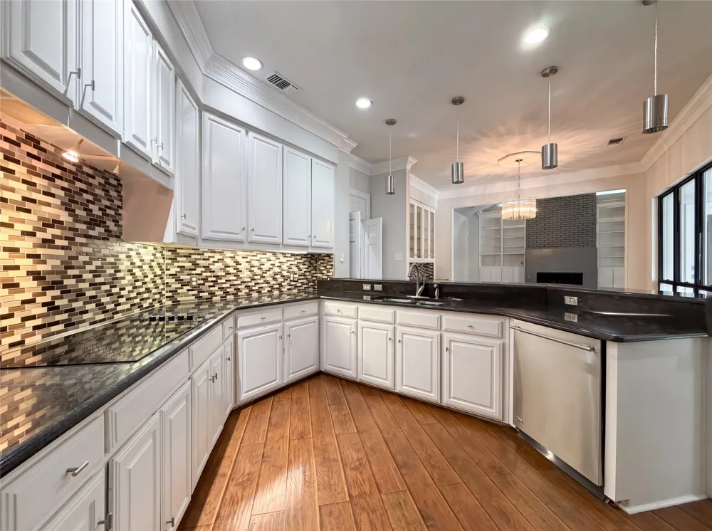 2405 Castle Rock Road Arlington, TX 76006