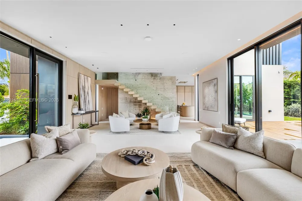 4550 Jefferson Ave Miami Beach, FL 33140