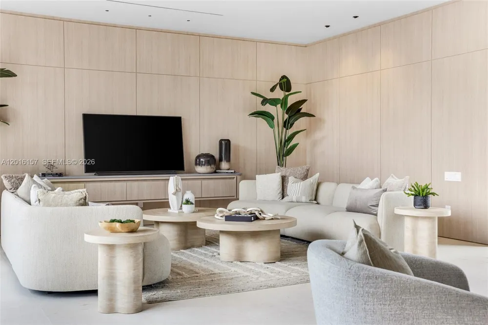 4550 Jefferson Ave Miami Beach, FL 33140