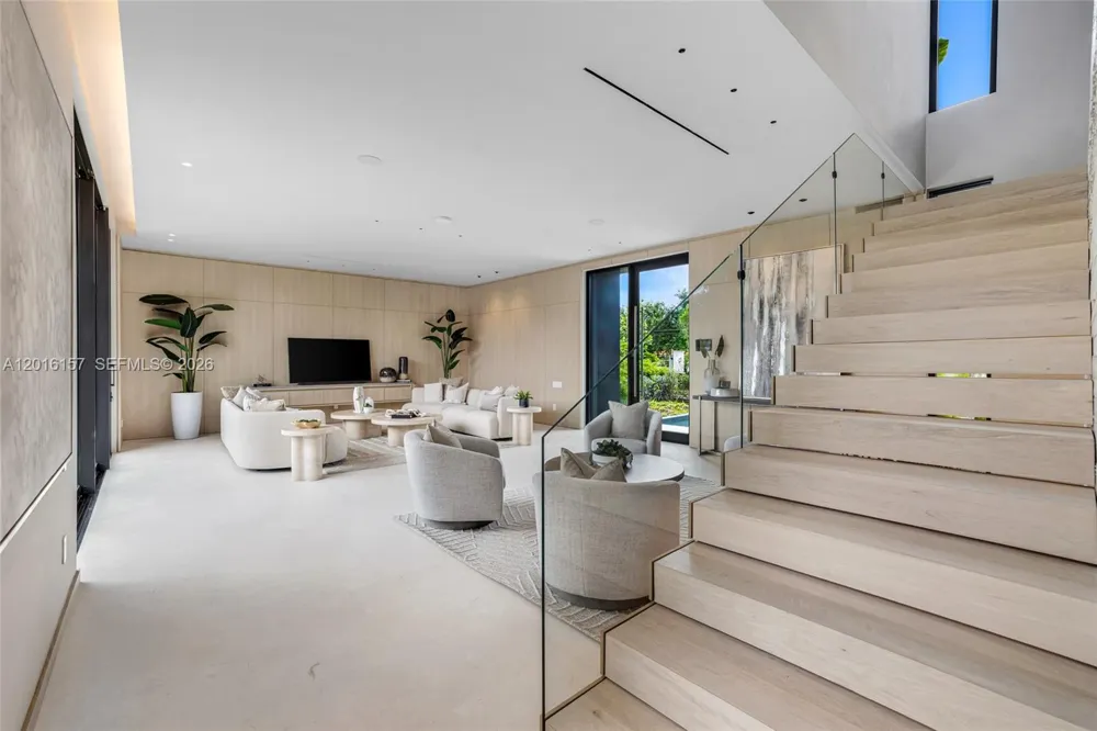4550 Jefferson Ave Miami Beach, FL 33140