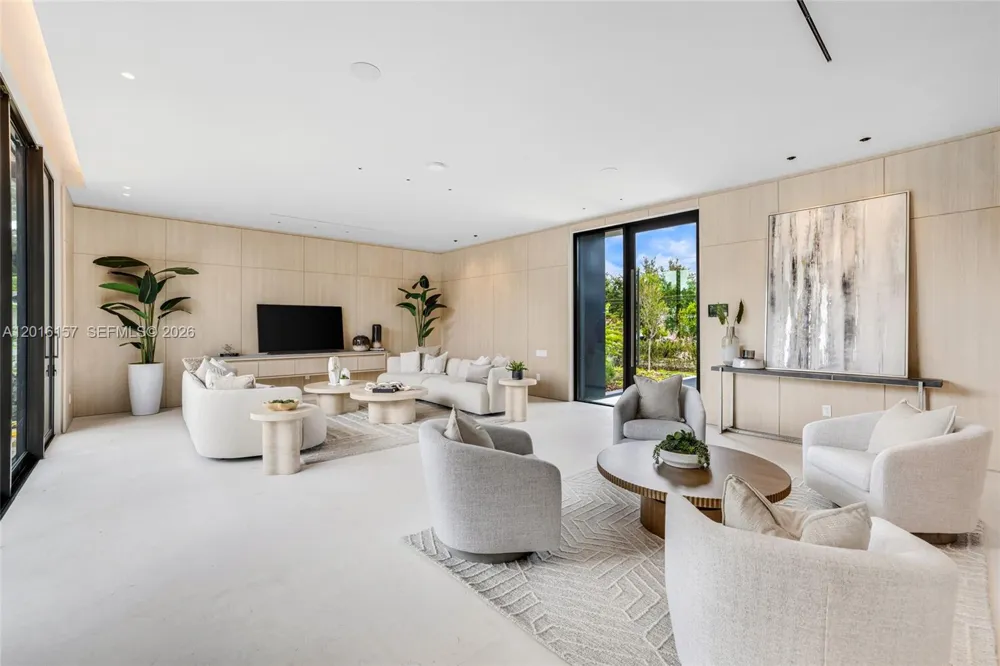 4550 Jefferson Ave Miami Beach, FL 33140