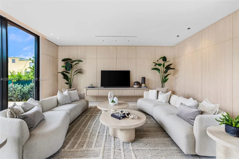 4550 Jefferson Ave Miami Beach, FL 33140