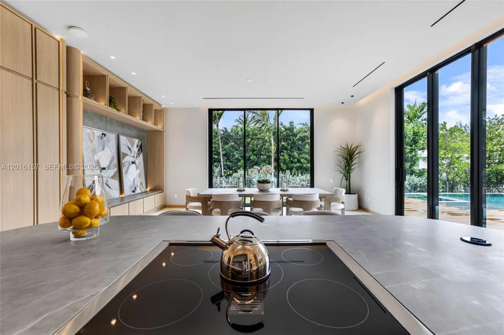 4550 Jefferson Ave Miami Beach, FL 33140