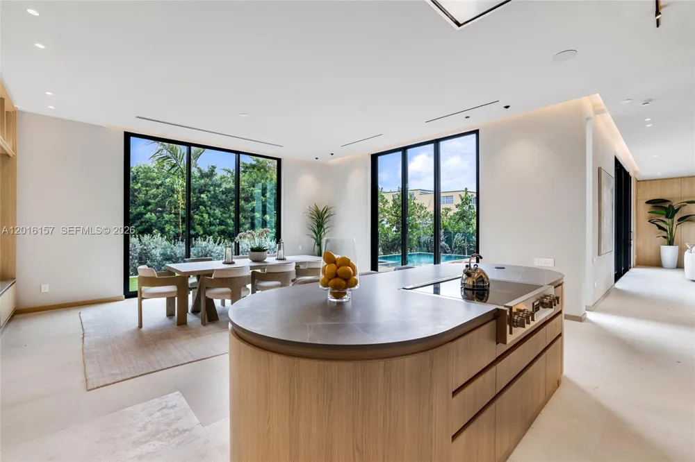 4550 Jefferson Ave Miami Beach, FL 33140