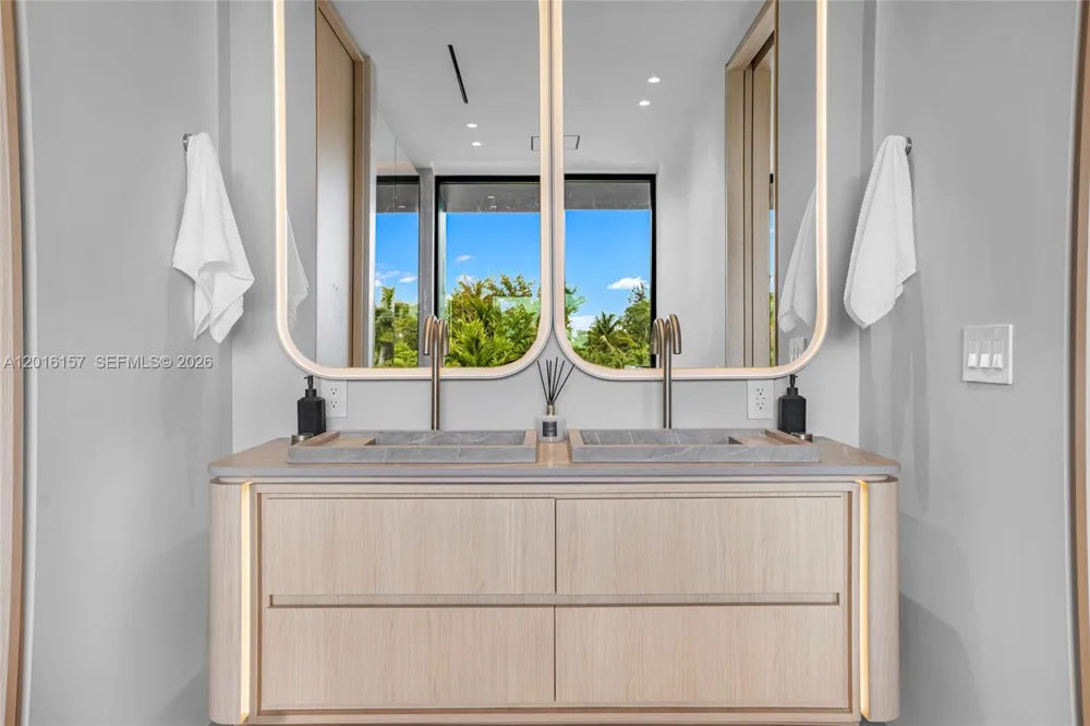 4550 Jefferson Ave Miami Beach, FL 33140