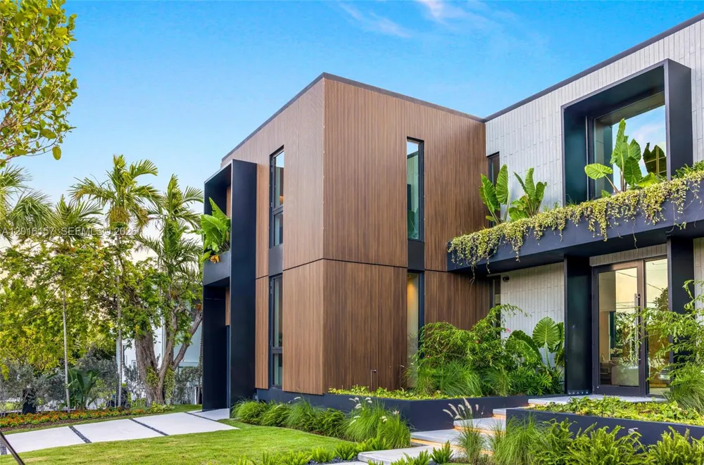4550 Jefferson Ave Miami Beach, FL 33140