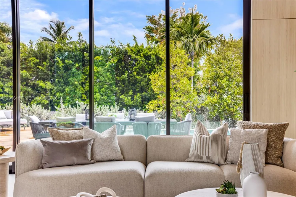 4550 Jefferson Ave Miami Beach, FL 33140